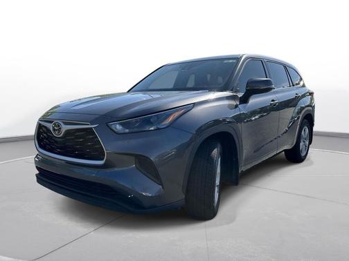 Magnetic Gray Metallic 2022 Toyota Highlander L