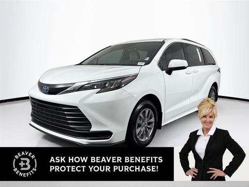 2025 Toyota Sienna LE