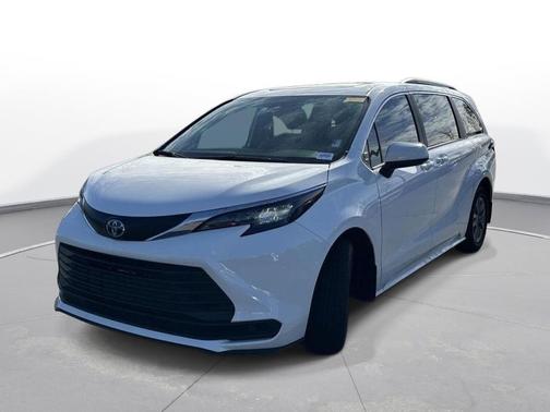 2025 Toyota Sienna LE