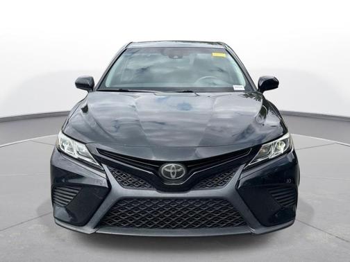 Midnight Black Metallic 2018 Toyota Camry SE