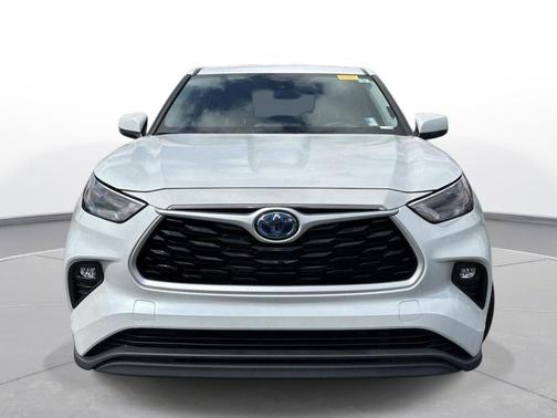 Wind Chill Pearl 2023 Toyota Highlander Hybrid LE