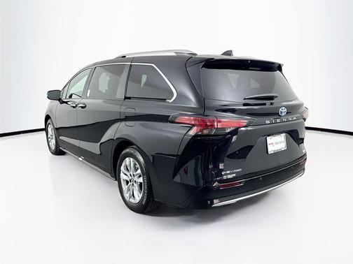 2025 Toyota Sienna Limited