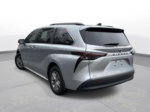 2025 Toyota Sienna XLE
