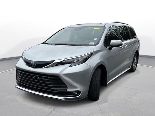 2025 Toyota Sienna XLE