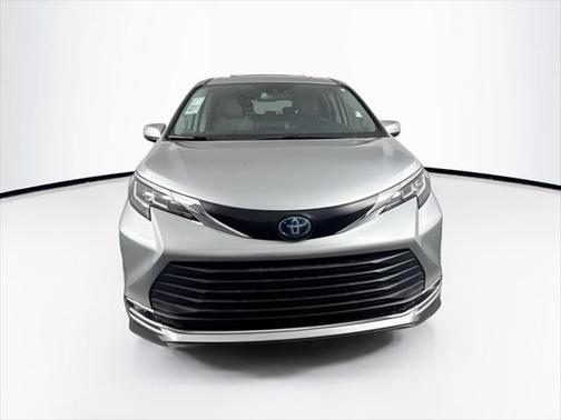 2021 Toyota Sienna XLE 8 Passenger