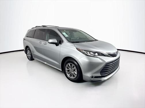 2021 Toyota Sienna XLE 8 Passenger