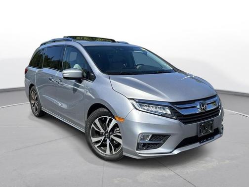 Lunar Silver Metallic 2018 Honda Odyssey Elite