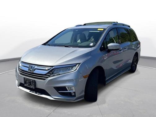 Lunar Silver Metallic 2018 Honda Odyssey Elite