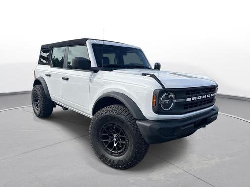 Oxford White 2025 Ford Bronco Base