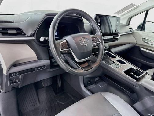 Celestial Silver Metallic 2024 Toyota Sienna XLE
