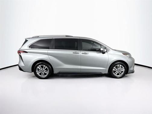 2023 Toyota Sienna Limited