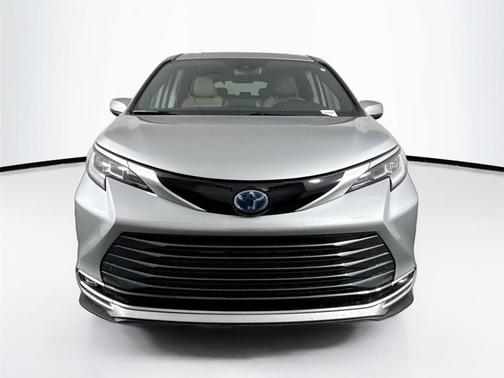 2023 Toyota Sienna Limited