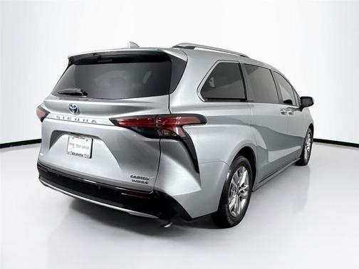 2023 Toyota Sienna Limited