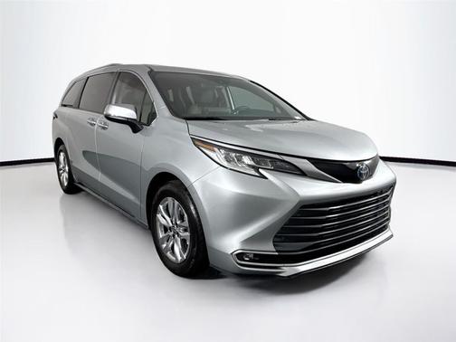 2023 Toyota Sienna Limited