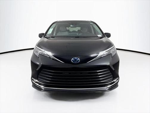 2024 Toyota Sienna XLE 8 Passenger