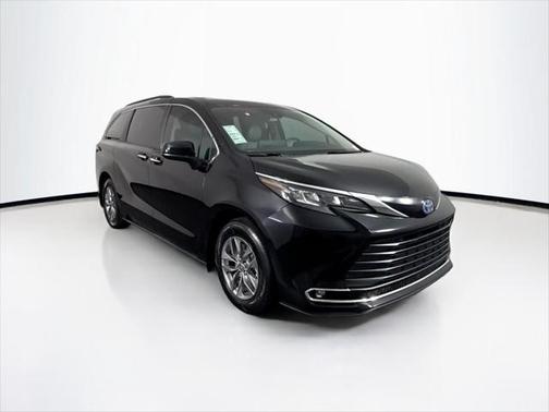 2024 Toyota Sienna XLE 8 Passenger