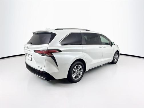 2024 Toyota Sienna Limited 7-Passenger