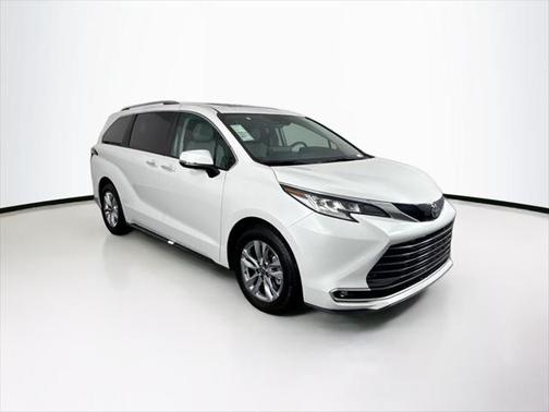 2024 Toyota Sienna Limited 7-Passenger
