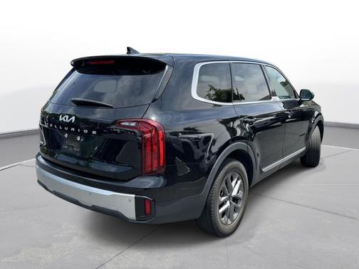 Ebony Black 2023 Kia Telluride LX