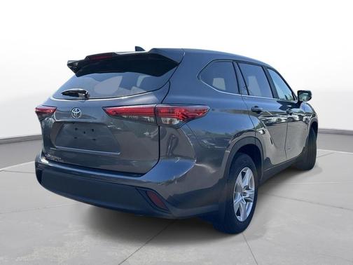Magnetic Gray Metallic 2023 Toyota Highlander L