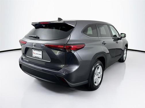 Magnetic Gray Metallic 2023 Toyota Highlander L