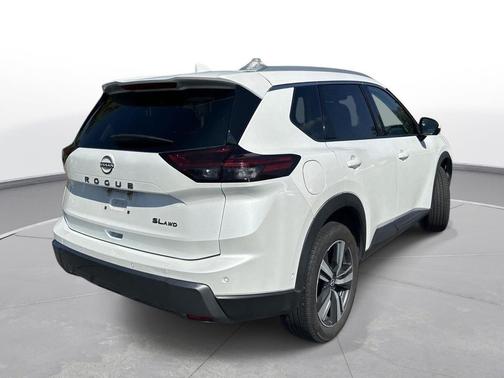 Everest White Pearl Tricoat 2026 Nissan Rogue SL