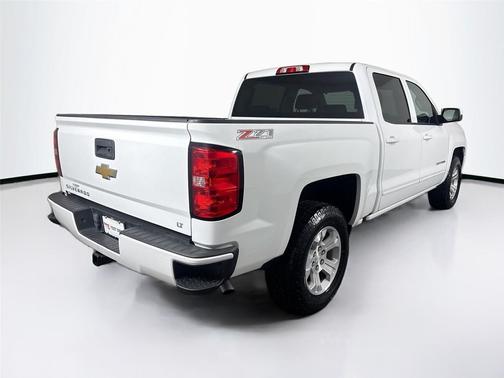 Summit White 2017 Chevrolet Silverado 1500 2LT