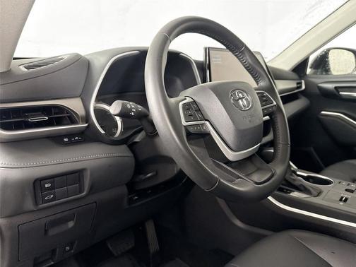 2025 Toyota Highlander Hybrid XLE