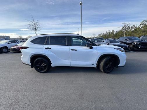 2025 Toyota Highlander Hybrid XLE