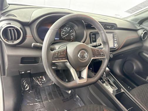 2021 Nissan Kicks SR