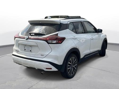 2021 Nissan Kicks SR