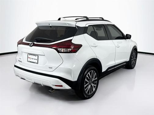 2021 Nissan Kicks SR