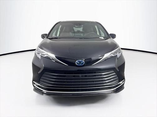 2024 Toyota Sienna Platinum 7 Passenger