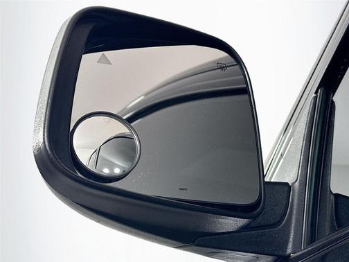 Diamond Black Crystal Pearlcoat 2022 Jeep Grand Cherokee Laredo