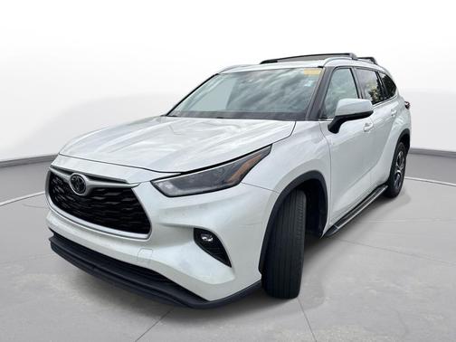 Blizzard Pearl 2021 Toyota Highlander XLE