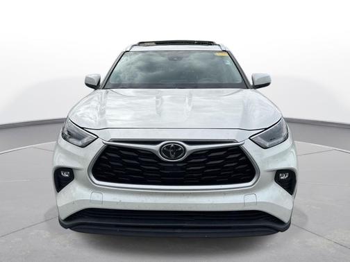 Blizzard Pearl 2021 Toyota Highlander XLE