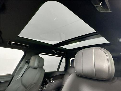 Santorini Black Metallic 2025 Land Rover Range Rover P400 SE 7 Seat