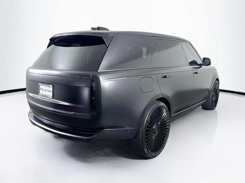 Santorini Black Metallic 2025 Land Rover Range Rover P400 SE 7 Seat