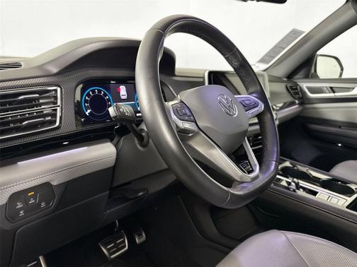 Opal White Pearl 2024 Volkswagen Atlas Cross Sport 2.0T SEL