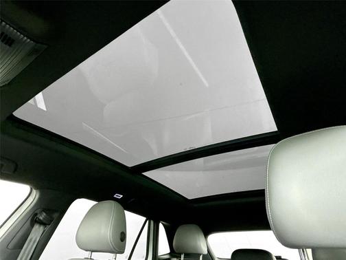 Opal White Pearl 2024 Volkswagen Atlas Cross Sport 2.0T SEL