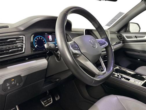 Opal White Pearl 2024 Volkswagen Atlas Cross Sport 2.0T SEL