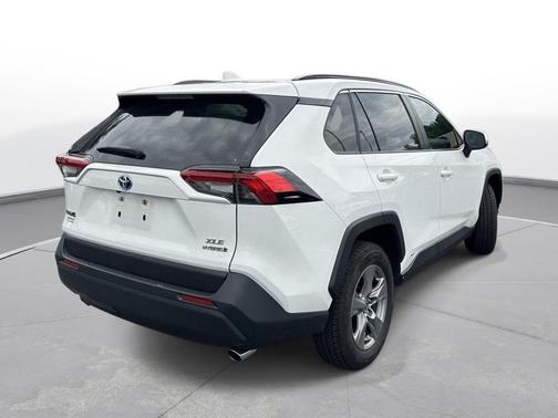 Ice Cap 2024 Toyota RAV4 Hybrid XLE