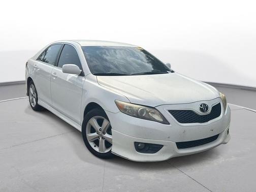 Super White 2011 Toyota Camry SE