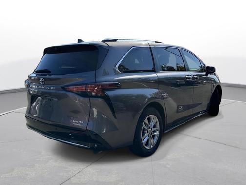2023 Toyota Sienna Limited
