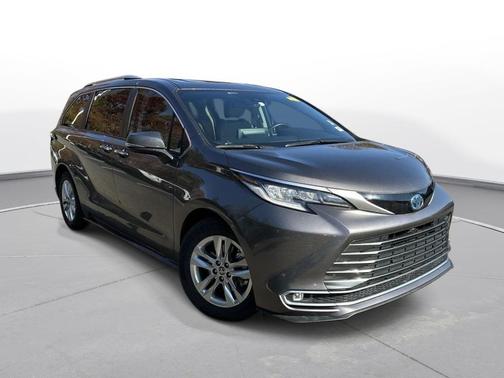 2023 Toyota Sienna Limited