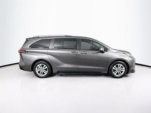 2023 Toyota Sienna Limited