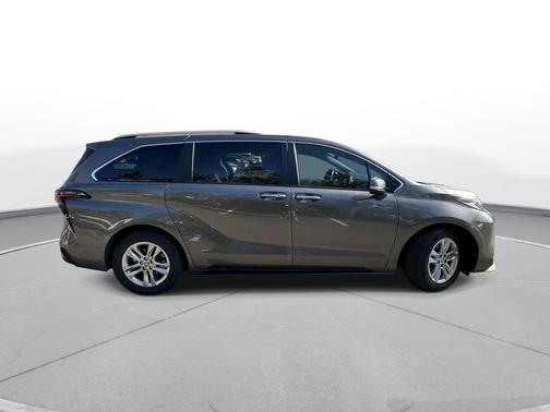 2023 Toyota Sienna Limited