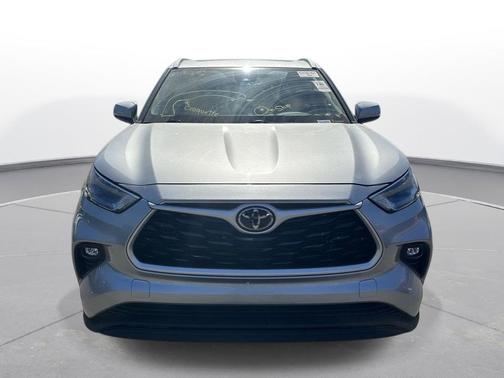 Celestial Silver Metallic 2022 Toyota Highlander XLE