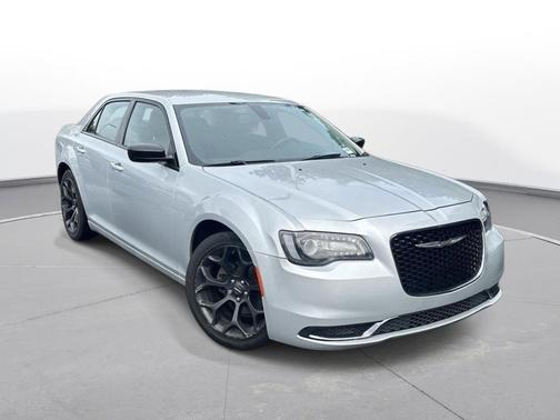 Gloss Black 2019 Chrysler 300 Touring