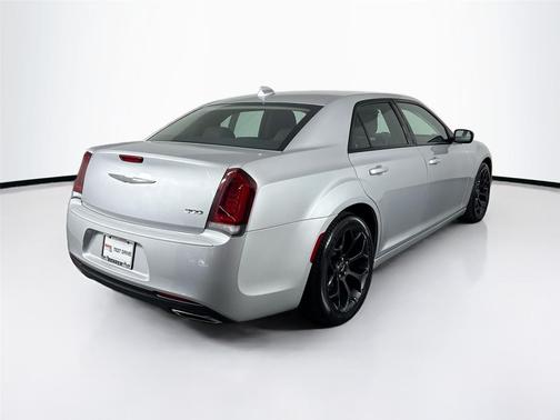 Gloss Black 2019 Chrysler 300 Touring